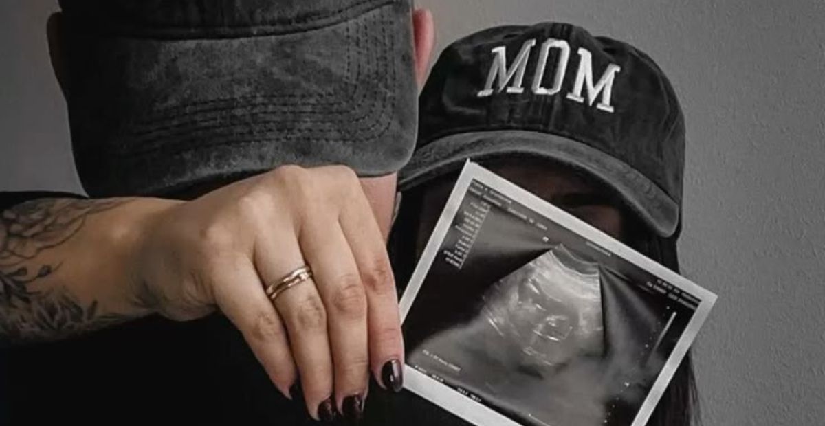 pregnancy-announcement-Ccptions-for first-baby